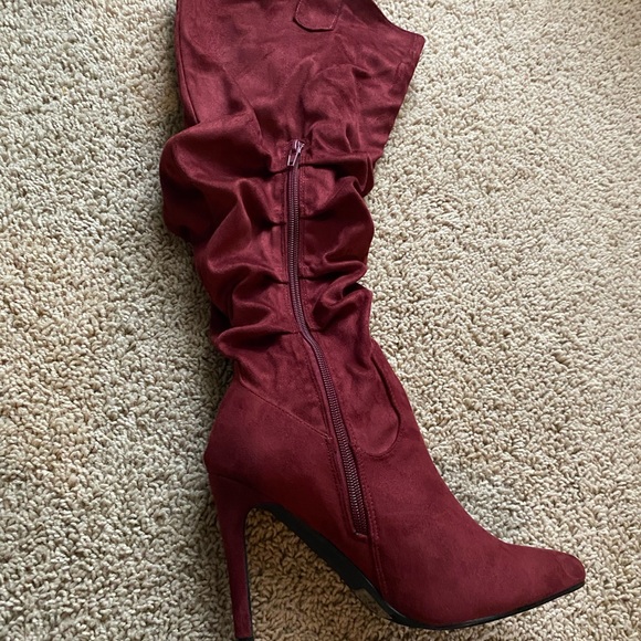 **HOST PICK** Knee boots. Size 8W. NIB. - Picture 4 of 7